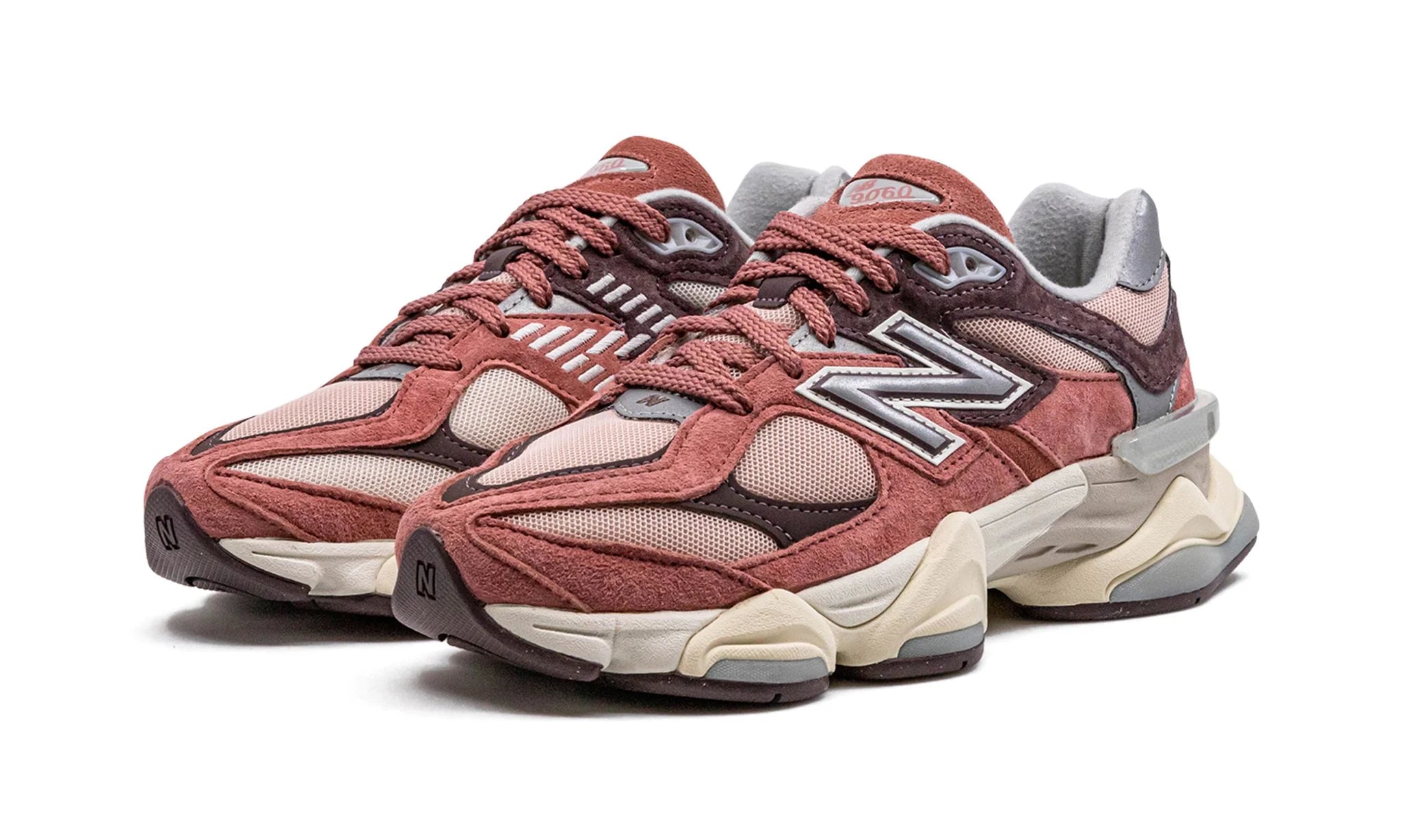 9060 "Mineral Red/Truffle"
