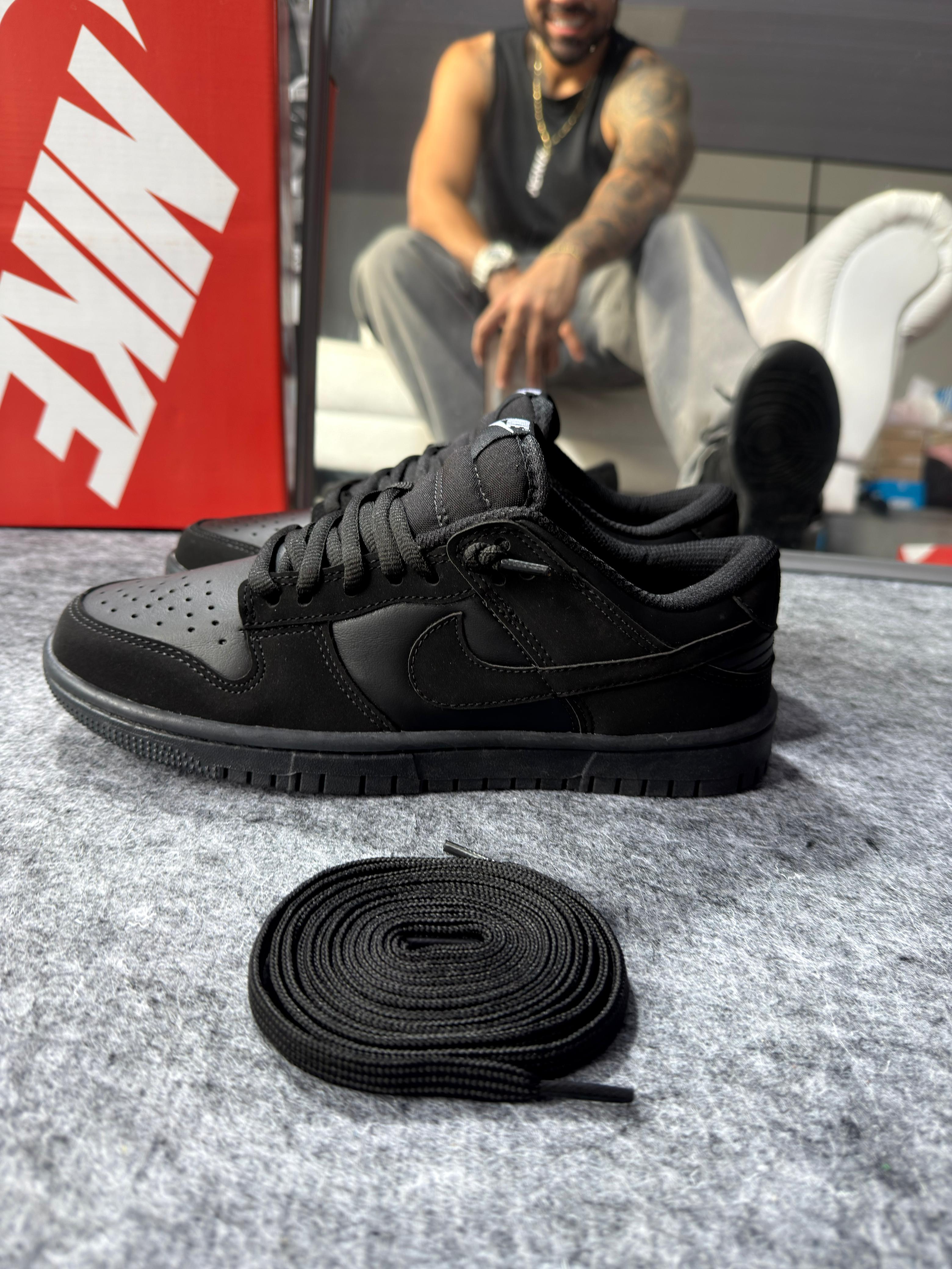 Dunk Low  "Triple Black"