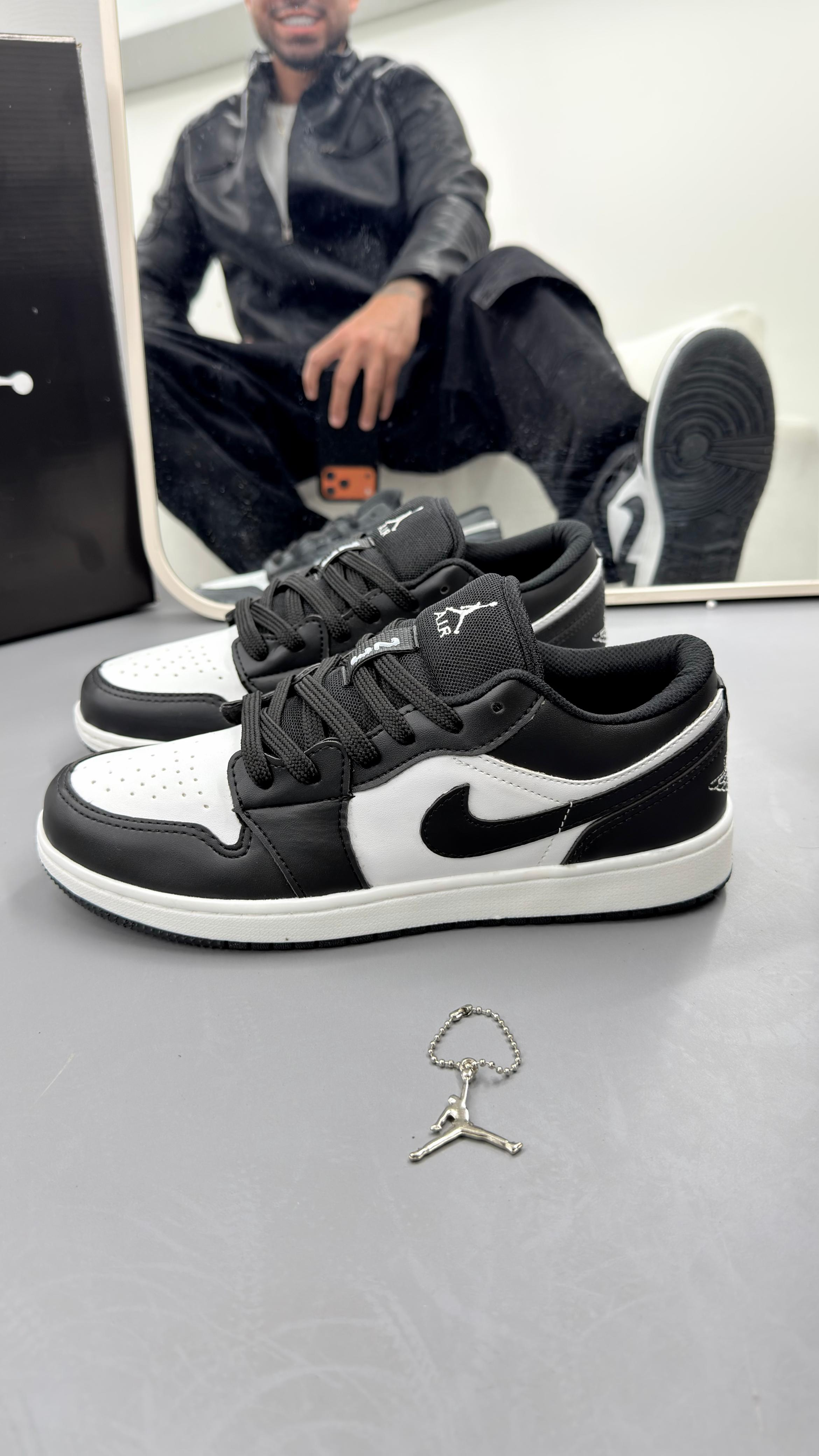 AIR JORDAN 1 LOW "Panda"
