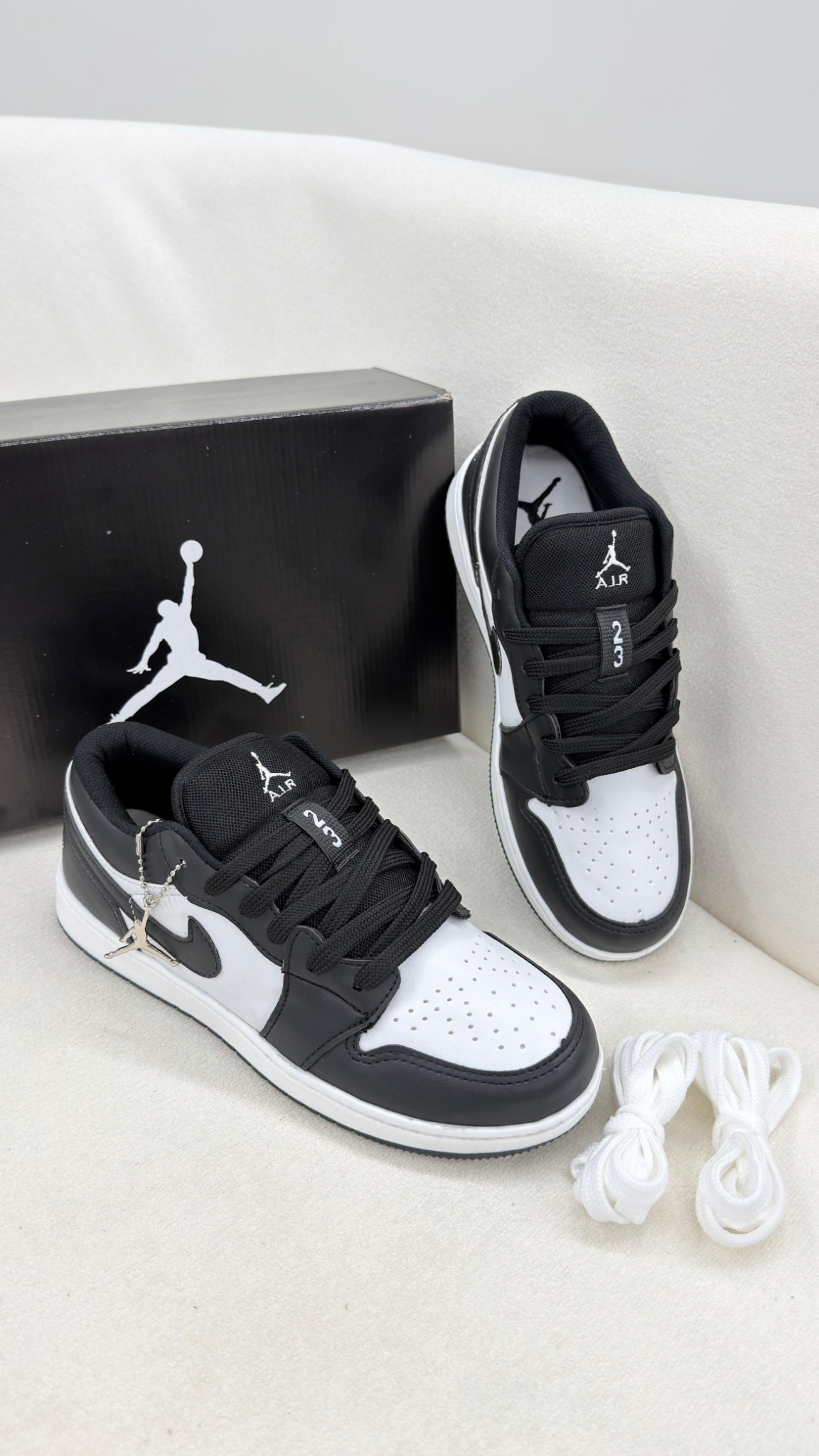 AIR JORDAN 1 LOW "Panda"