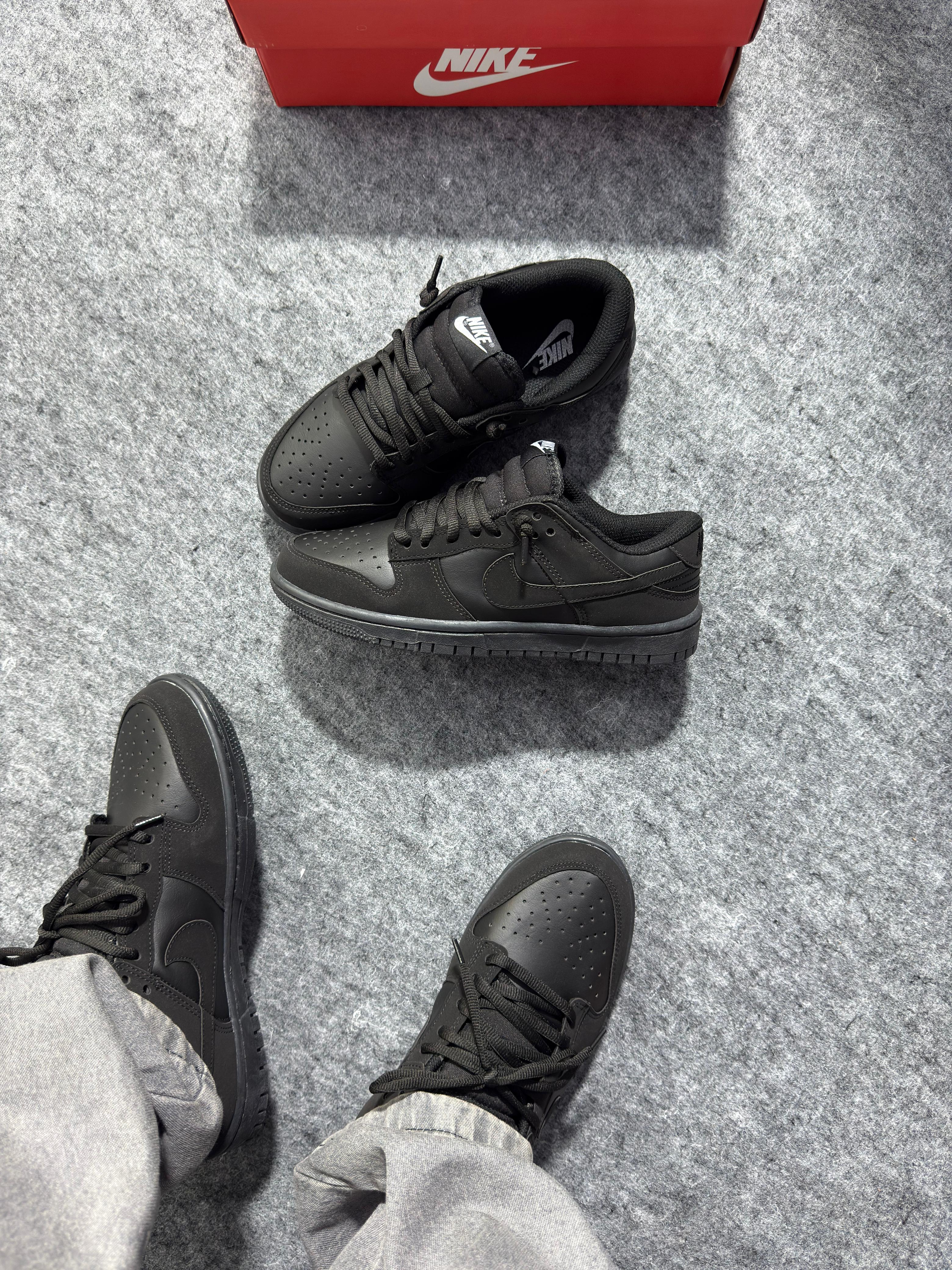 Dunk Low  "Triple Black"